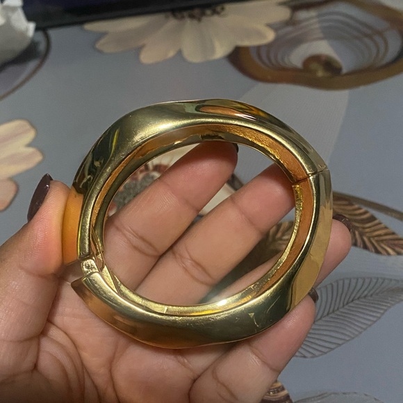 Gold Bangle - Picture 4 of 5